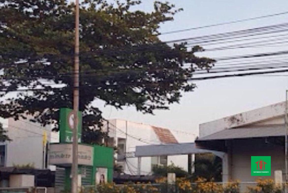 ที่ดินพร้อมสิ่งปลูกสร้าง