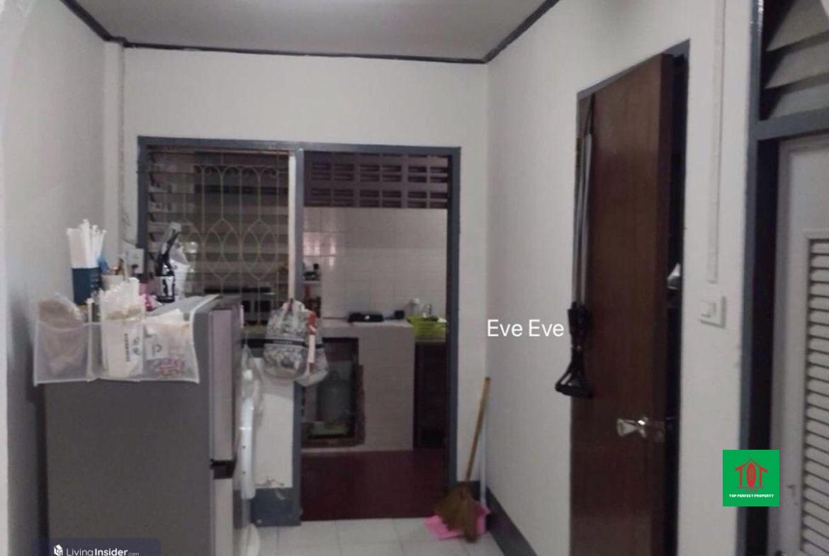 ขายด่วนทาวน์เฮ้าส์ หมู่บ้านแกรนด์ วิลเลจ ลาดพร้าว80/3