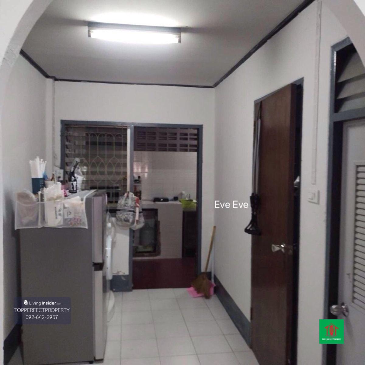 ขายด่วนทาวน์เฮ้าส์ หมู่บ้านแกรนด์ วิลเลจ ลาดพร้าว80/3